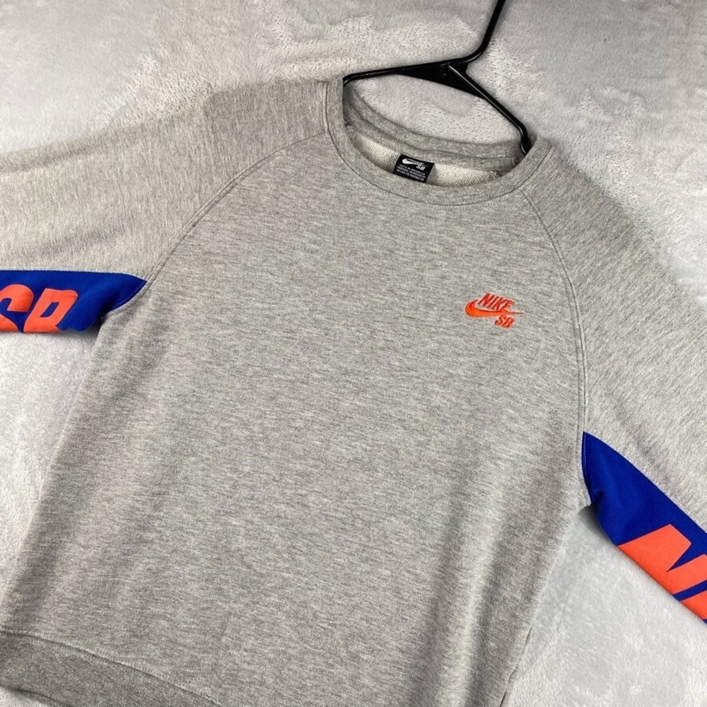 Nike SB Sweatshirt Boys XL Gray Skater Crewneck Skateboarding Embroidered Logo